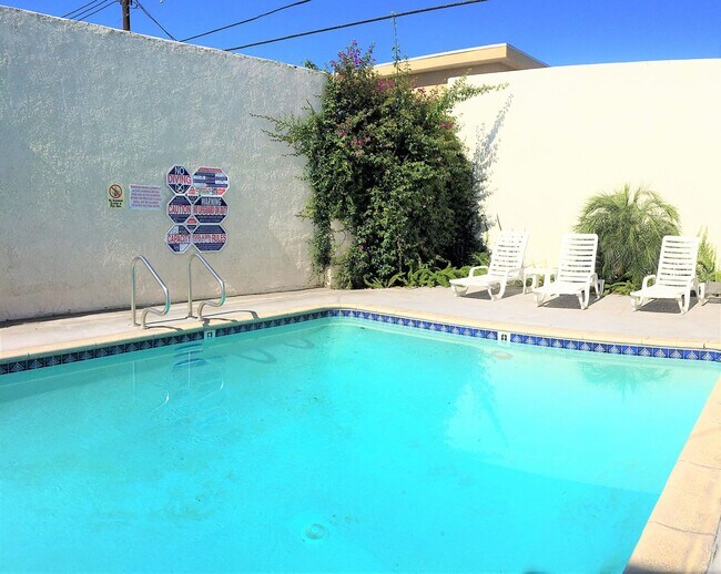 Interior Photo - 7253-57 Variel Ave