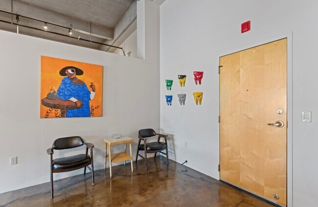 Building Photo - Fully Furnished 2 Bed / 2 Bath Modern Apar...