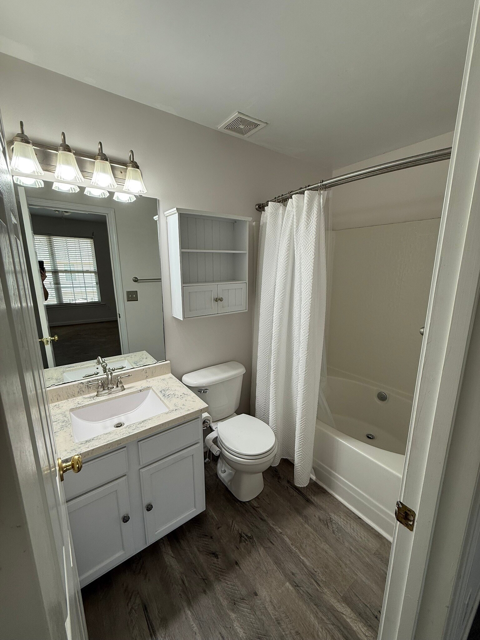 Master Bathroom - 612 Graythorn Ln
