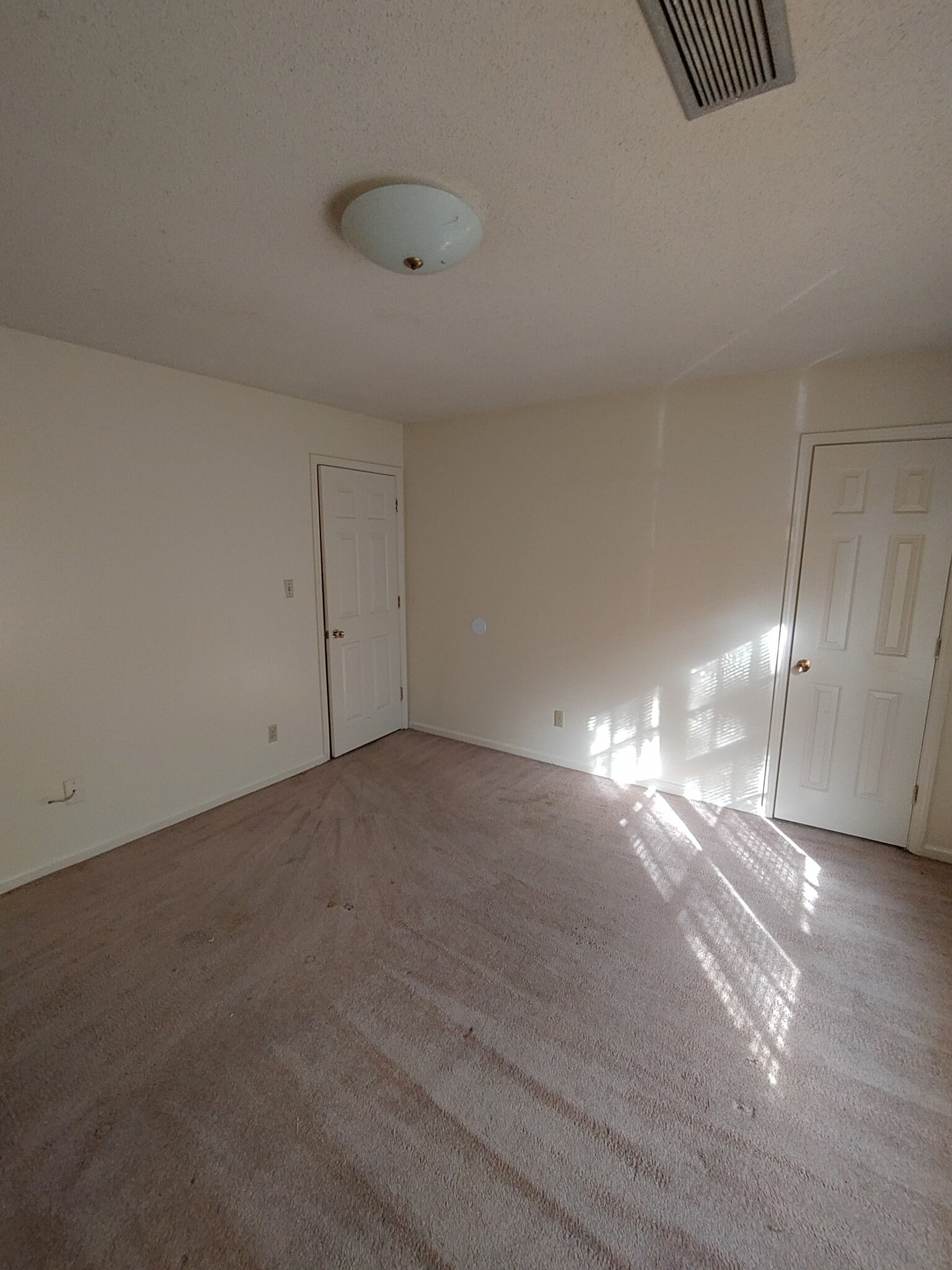 Building Photo - 1215 Westwood Dr