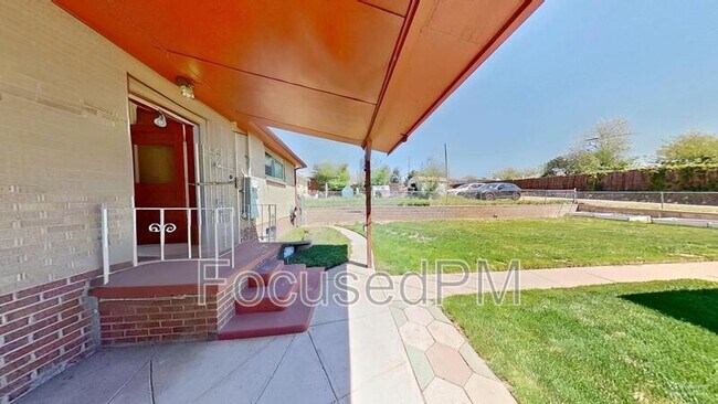 Building Photo - 4030 S Fox St