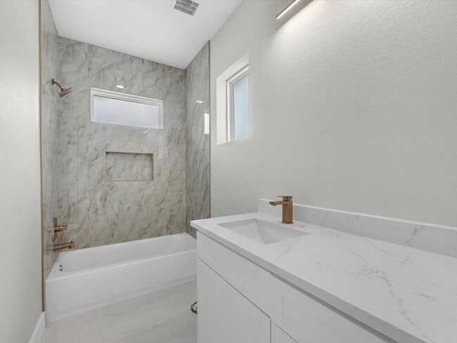 Building Photo - 887 Rd 660