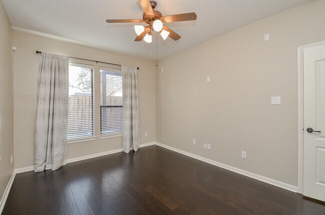 Building Photo - 1307 Studer St