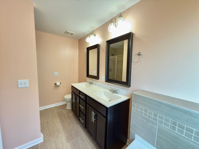 Building Photo - 1325 Millet Dr