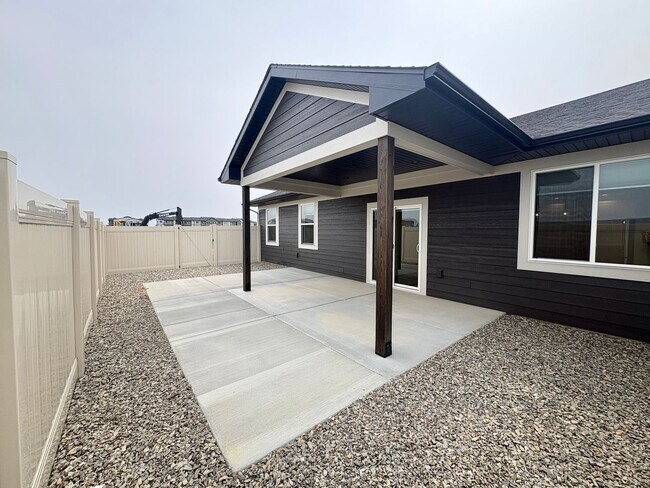 Building Photo - 4605/4607 Twisted Pine Dr