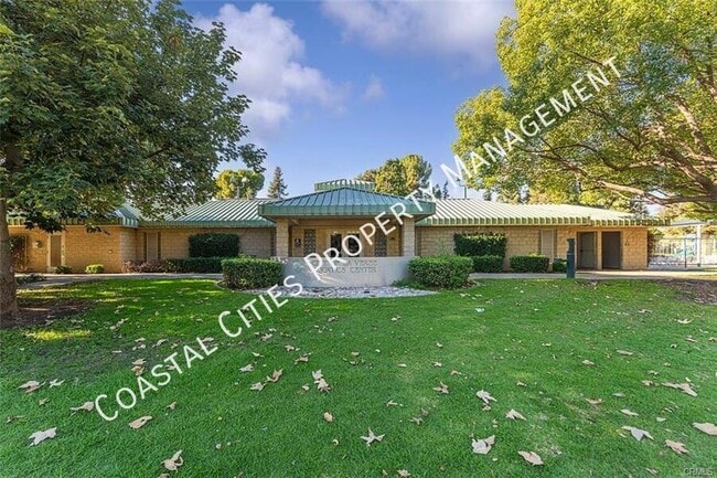 Building Photo - 2429 College Ln