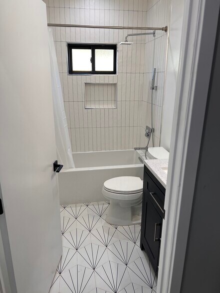 bathroom - 2901 Virginia Ave