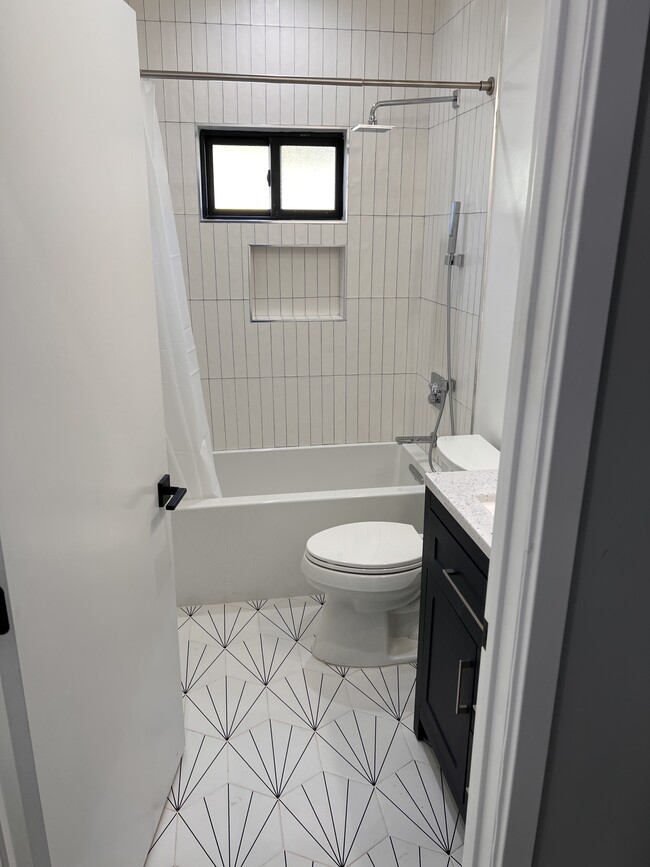 bathroom - 2901 Virginia Ave