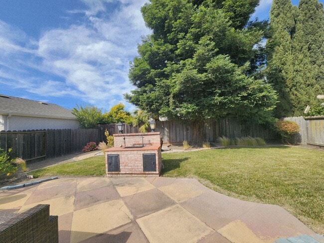 Building Photo - Two bed house in San Mateo