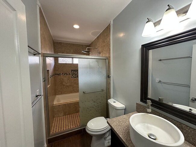 Building Photo - 1082-1082 Hakala St