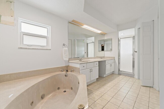 Building Photo - 3463 Canal Ct