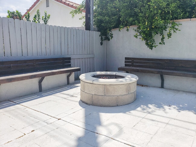 Building Photo - 51305 Avenida Vallejo