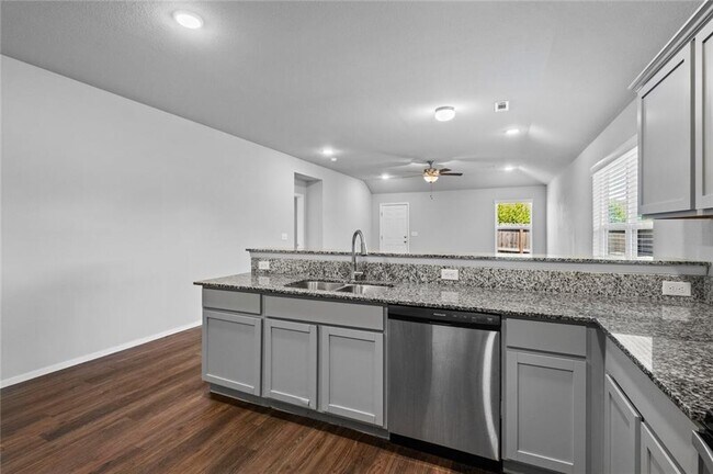 Building Photo - 988 E Bunting St