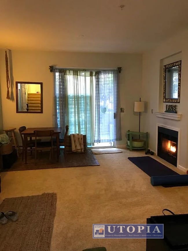 Building Photo - 2 Bed 2 Bath Bi-Level Condo Downtown