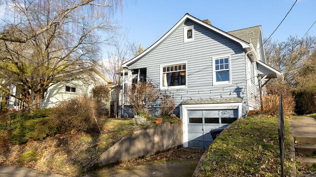 Front - 4322 SE 28th Pl