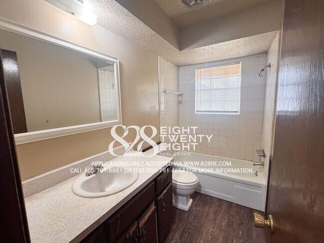Building Photo - $200 OFF 1st MONTH'S RENT! 3 BED/2 BATH SINGLE FAMILY HOME IN MWC!