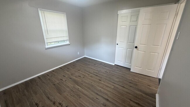 Building Photo - 10049 Lilac Ave