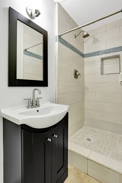 Building Photo - 3392 Cabaret Ln