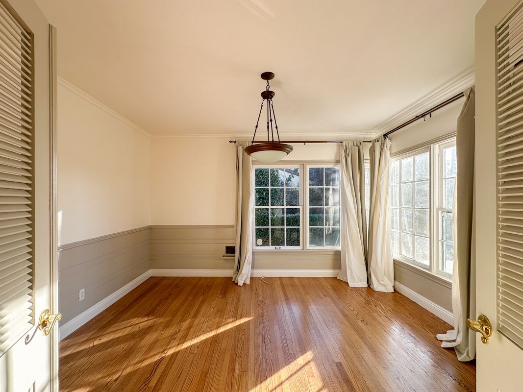 Building Photo - 2315 N Flower St