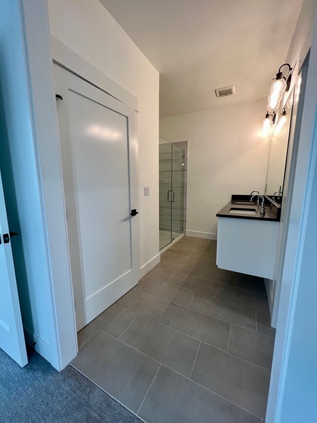 Building Photo - 317 Talons Dr