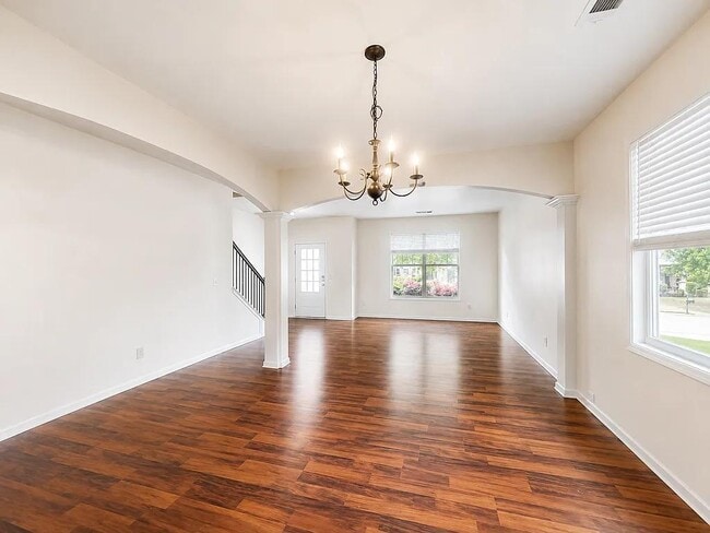 Building Photo - 11 Phaeton Ave