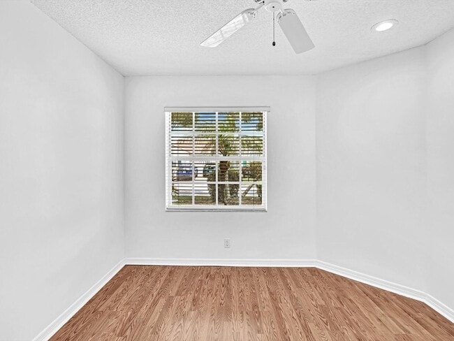 Building Photo - 6094 Lake Hibiscus Dr