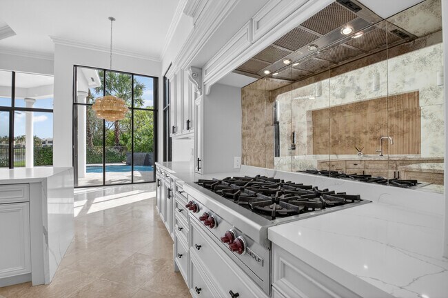 Building Photo - 17921 Villa Club Way