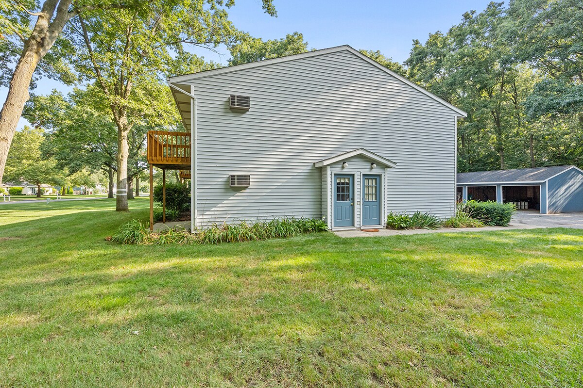 Building Photo - 15326 Clovernook Dr