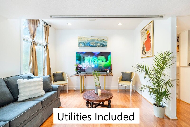 Primary Photo - 2 Newtown Turnpike