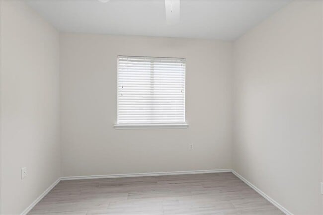 Building Photo - 104 Whitewing Way