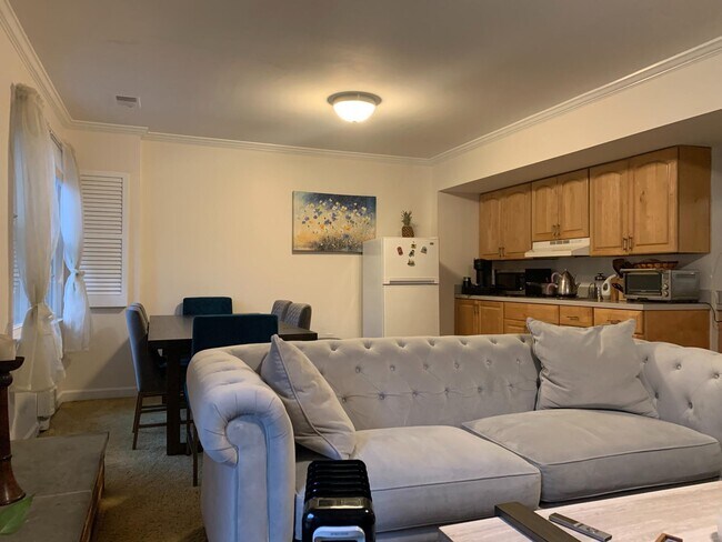 Building Photo - 5800 Edson Ln