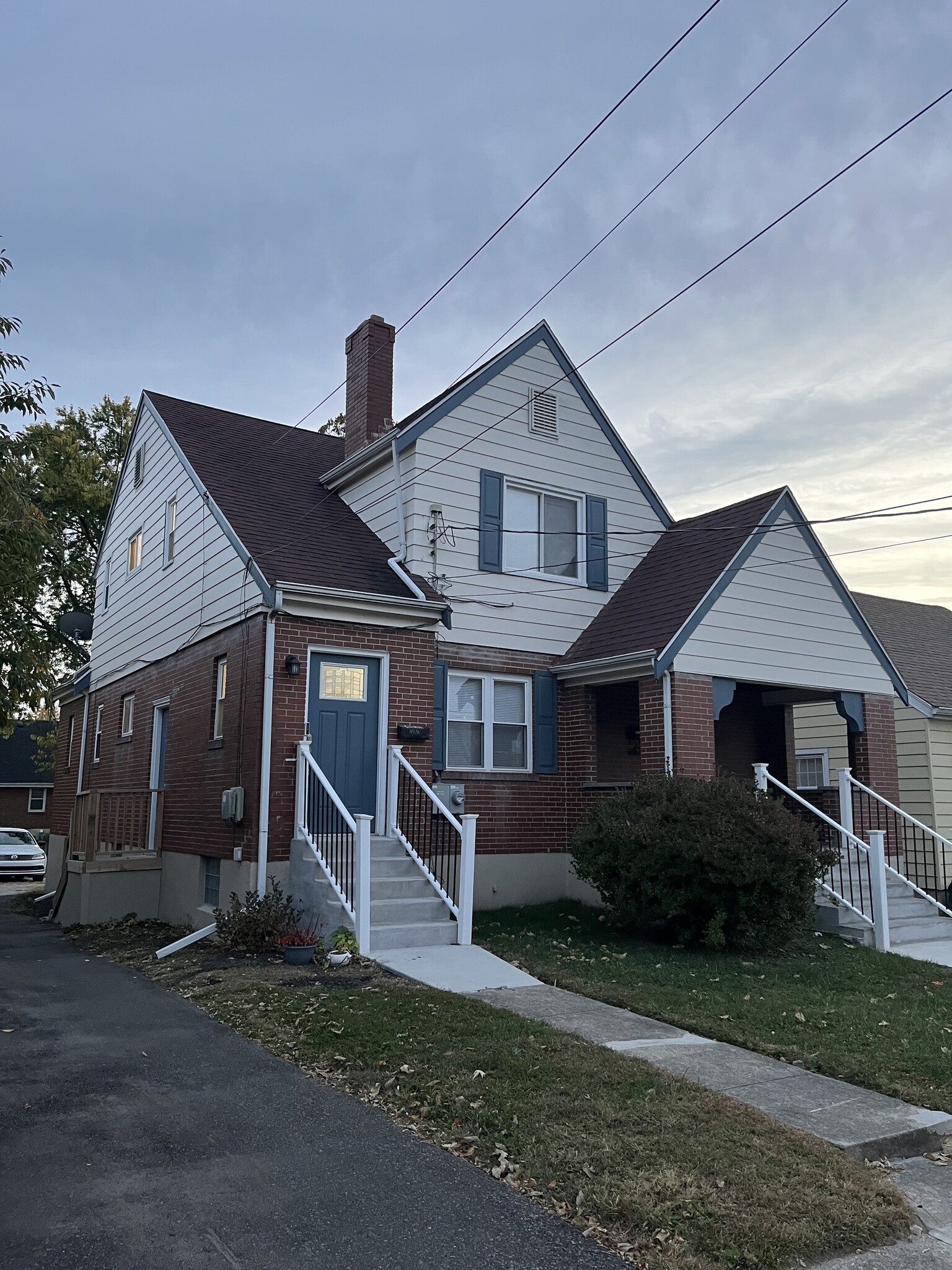 Building Photo - 4131 Oakwood Ave