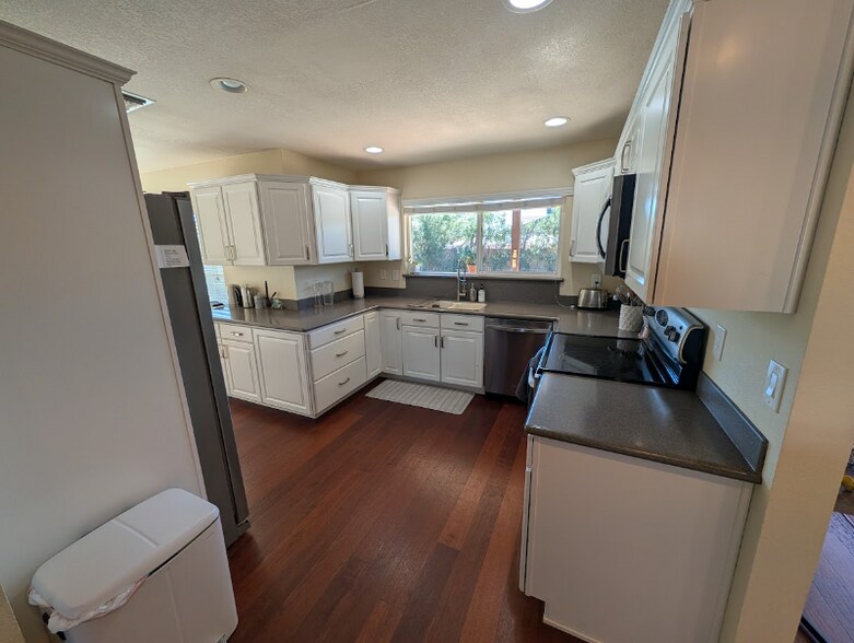 Building Photo - 4909 E Presidio Rd