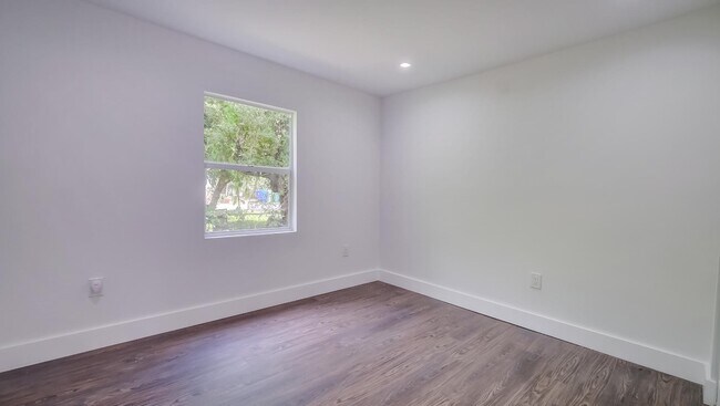 Building Photo - 129 NW 60th St