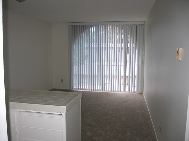 Building Photo - 515 Arbor Dr