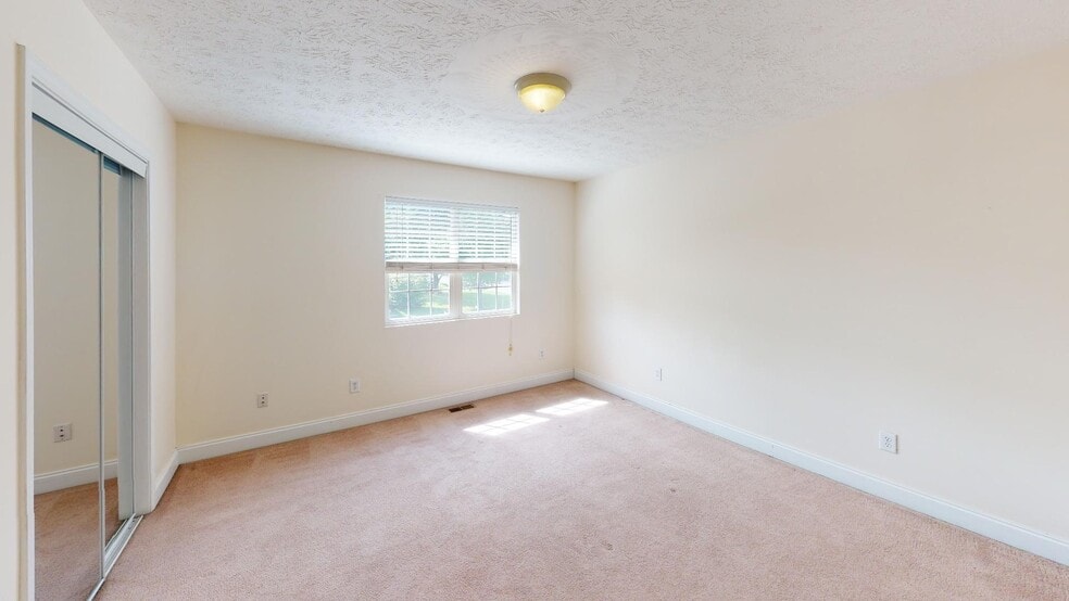 Building Photo - 7100 Country Club Dr