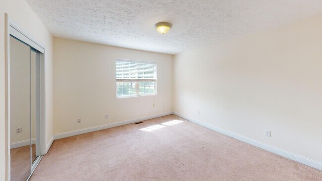 Building Photo - 7100 Country Club Dr