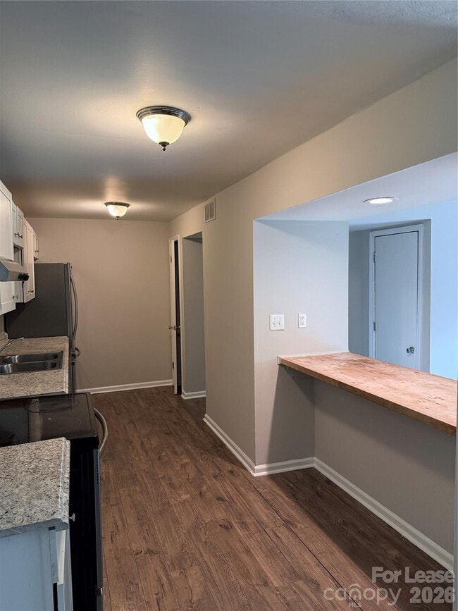 Building Photo - 702 Farmhurst Dr