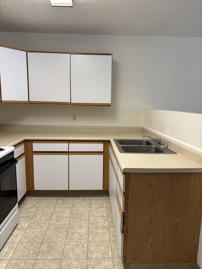 Building Photo - 242 E 6th St