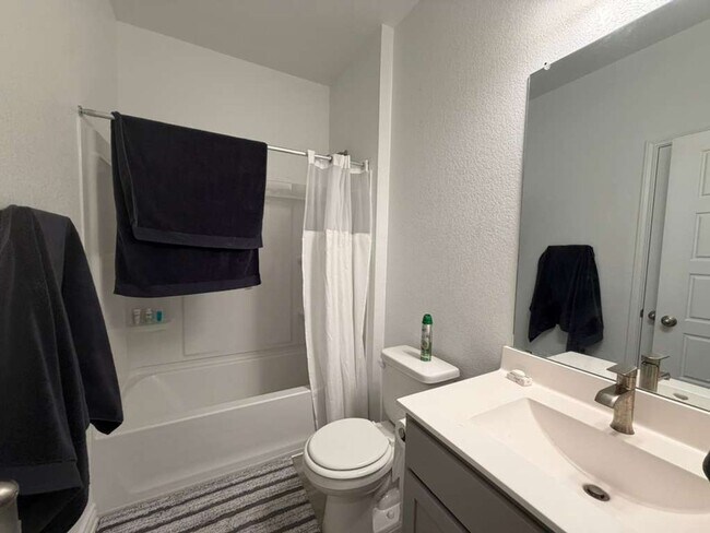 Building Photo - Move-In Ready 3 Bedroom + Flex Room in Prime 78245 Location