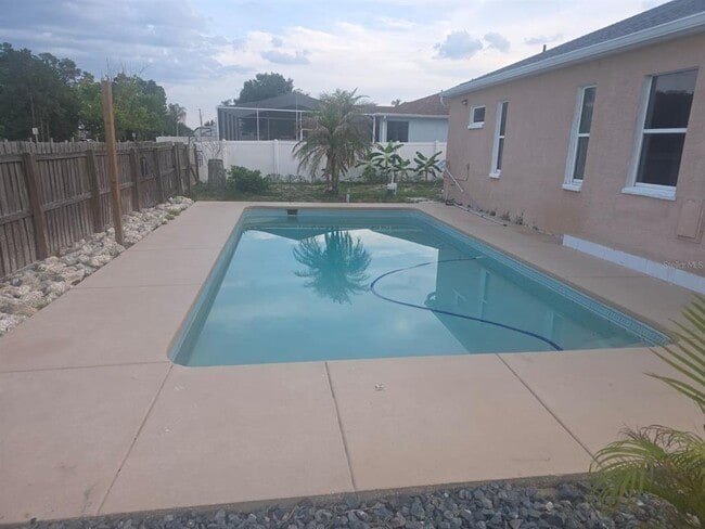 Building Photo - 6018 Charloma Dr