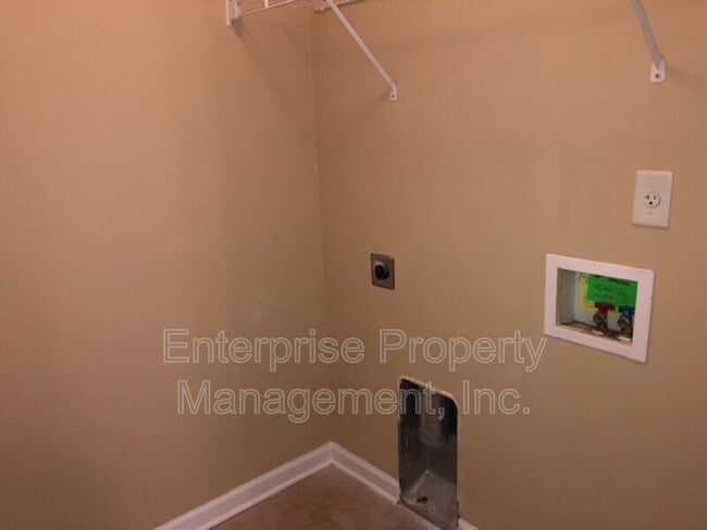 Building Photo - 6833 Kamali Ave