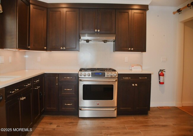 Building Photo - 303 Deerfoot Ln