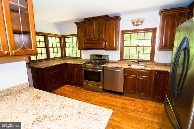 Building Photo - 6638 Holland St