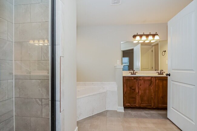 Building Photo - 1415 Chase Cv