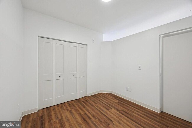 Building Photo - 4240 Chestnut St