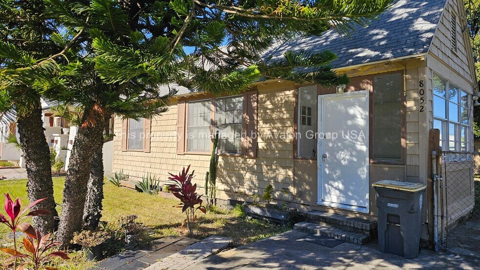 Building Photo - 8052 Hawthorne St