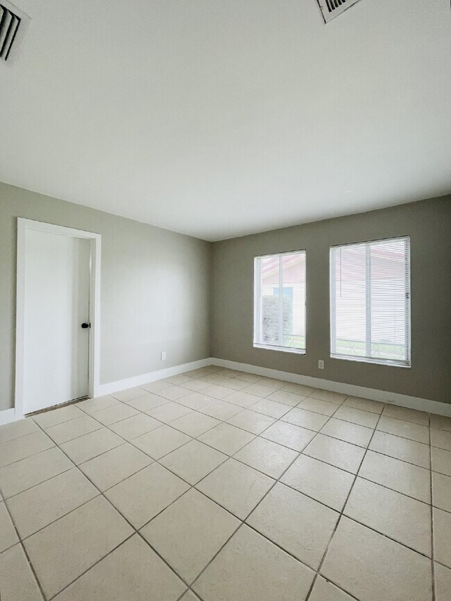 Building Photo - Updated 2-bedroom waterfront duplex with walk-in closets, enclosed Florida room, and canal views ...