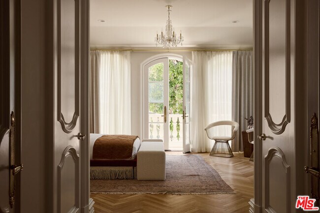 Building Photo - 628 N Rodeo Dr