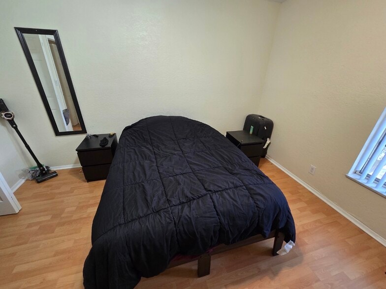 furnished room with queen bed set - 490 NW 20th St